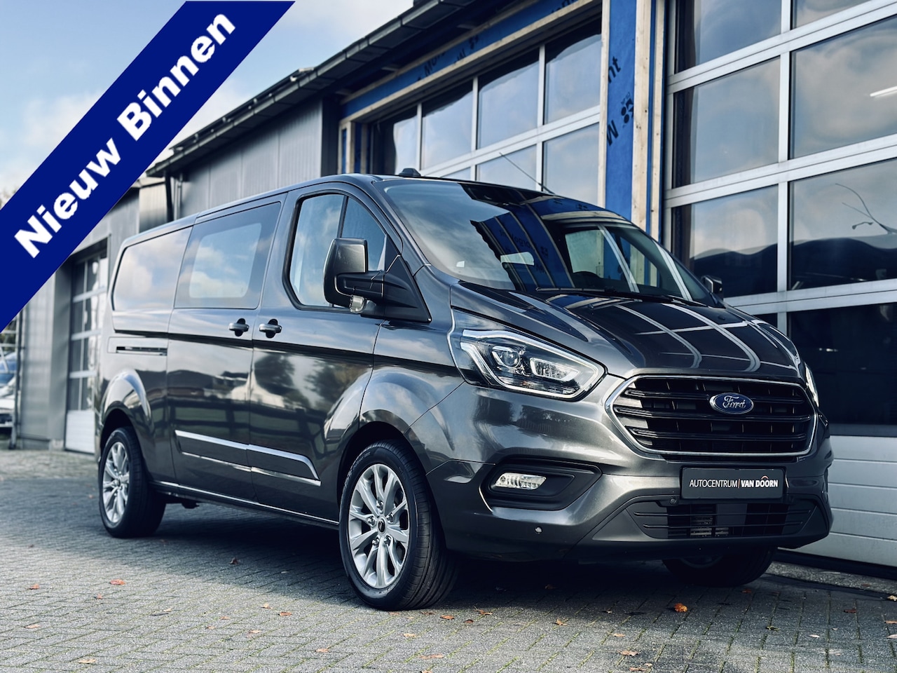 Ford Transit Custom - 300 2.0 TDCI 170pk | Automaat | L2 | Dubbel Cabine 6 zits | Limited | Navigatie | Stoelver - AutoWereld.nl