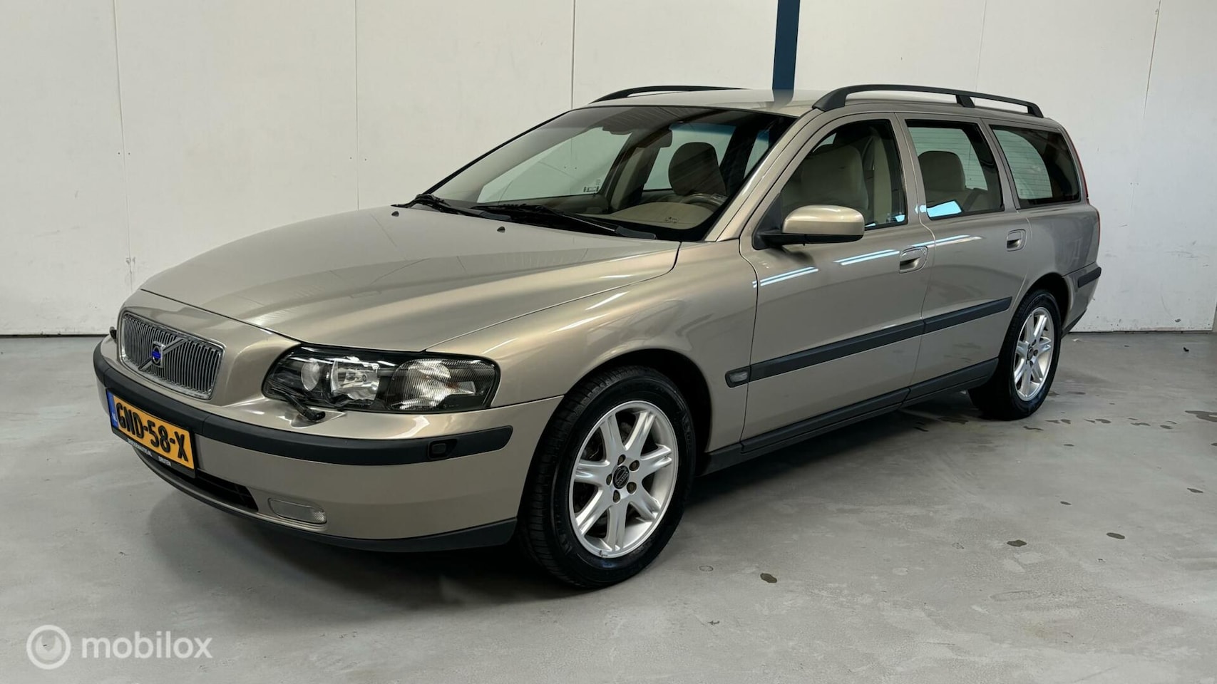 Volvo V70 - 2.5 T Comfort Line YOUNGTIMER - AutoWereld.nl