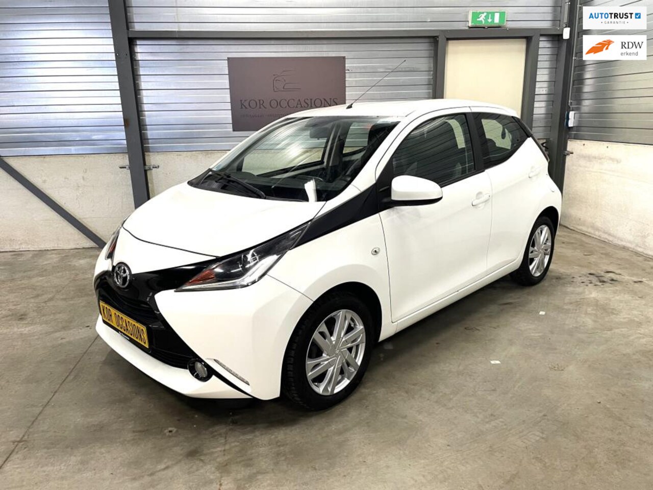 Toyota Aygo - 1.0 VVT-i x-play 1ste eigenaar airco navi camera - AutoWereld.nl