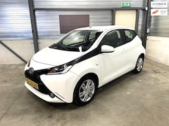 Toyota Aygo - 1.0 VVT-i x-play 1ste eigenaar airco navi camera