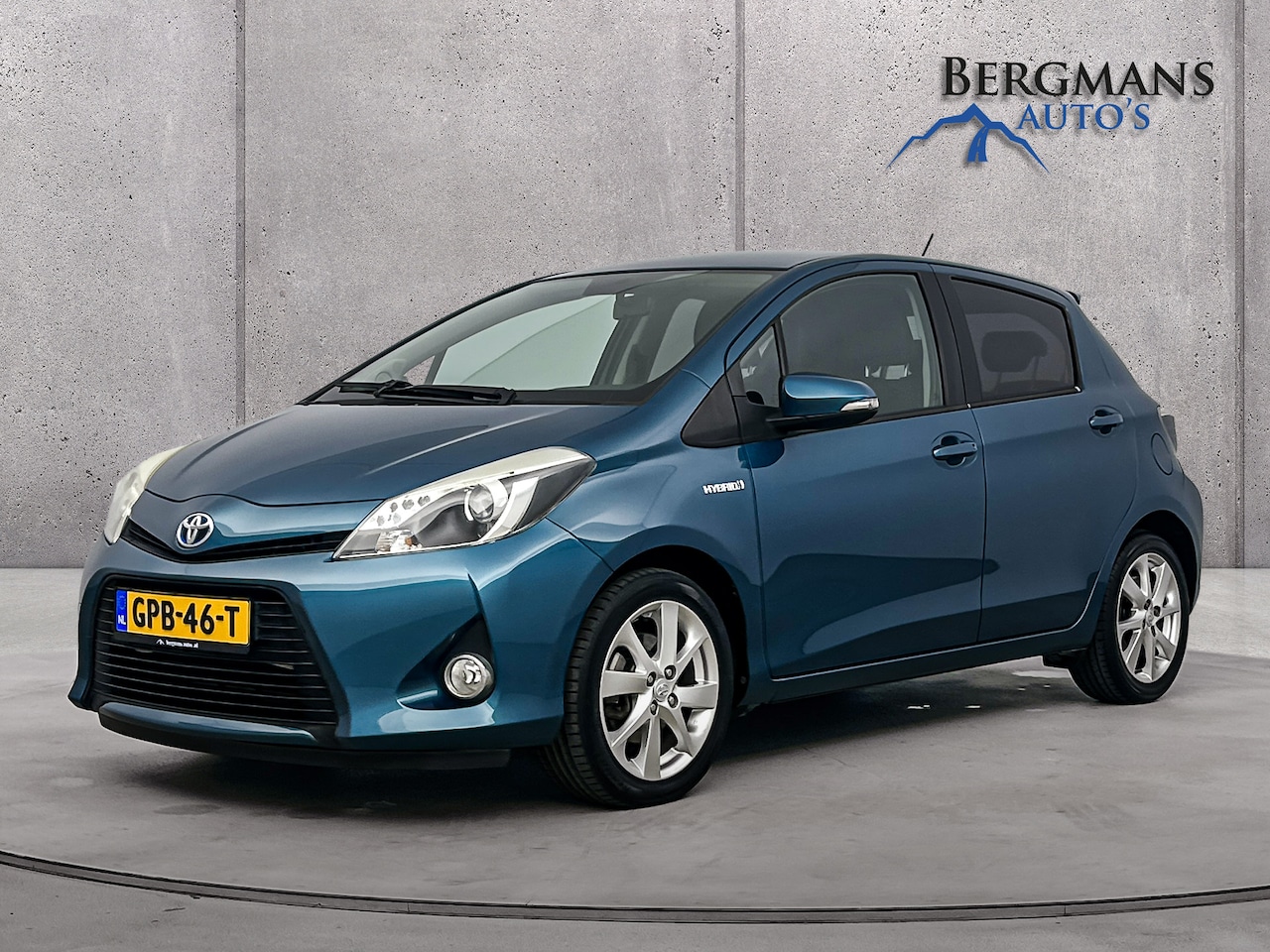 Toyota Yaris - 1.5 Full Hybrid Dynamic // LEDER // NAVI // 1e EIGENAAR // - AutoWereld.nl