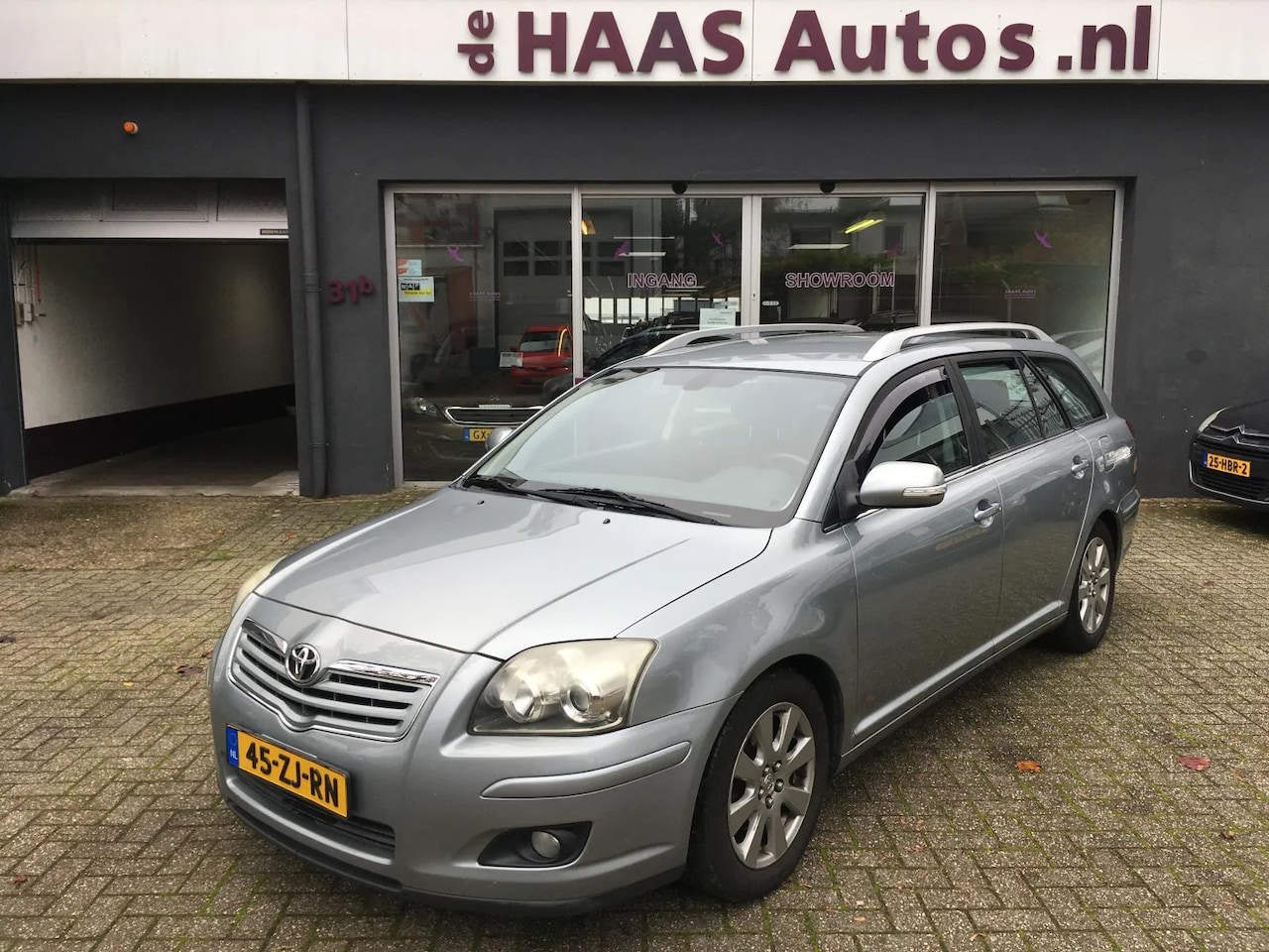 Toyota Avensis Wagon - 1.8 VVTi Luna Business / NAVI / AUTOMAAT / DEALER SERVICED / NETTE STAAT - AutoWereld.nl