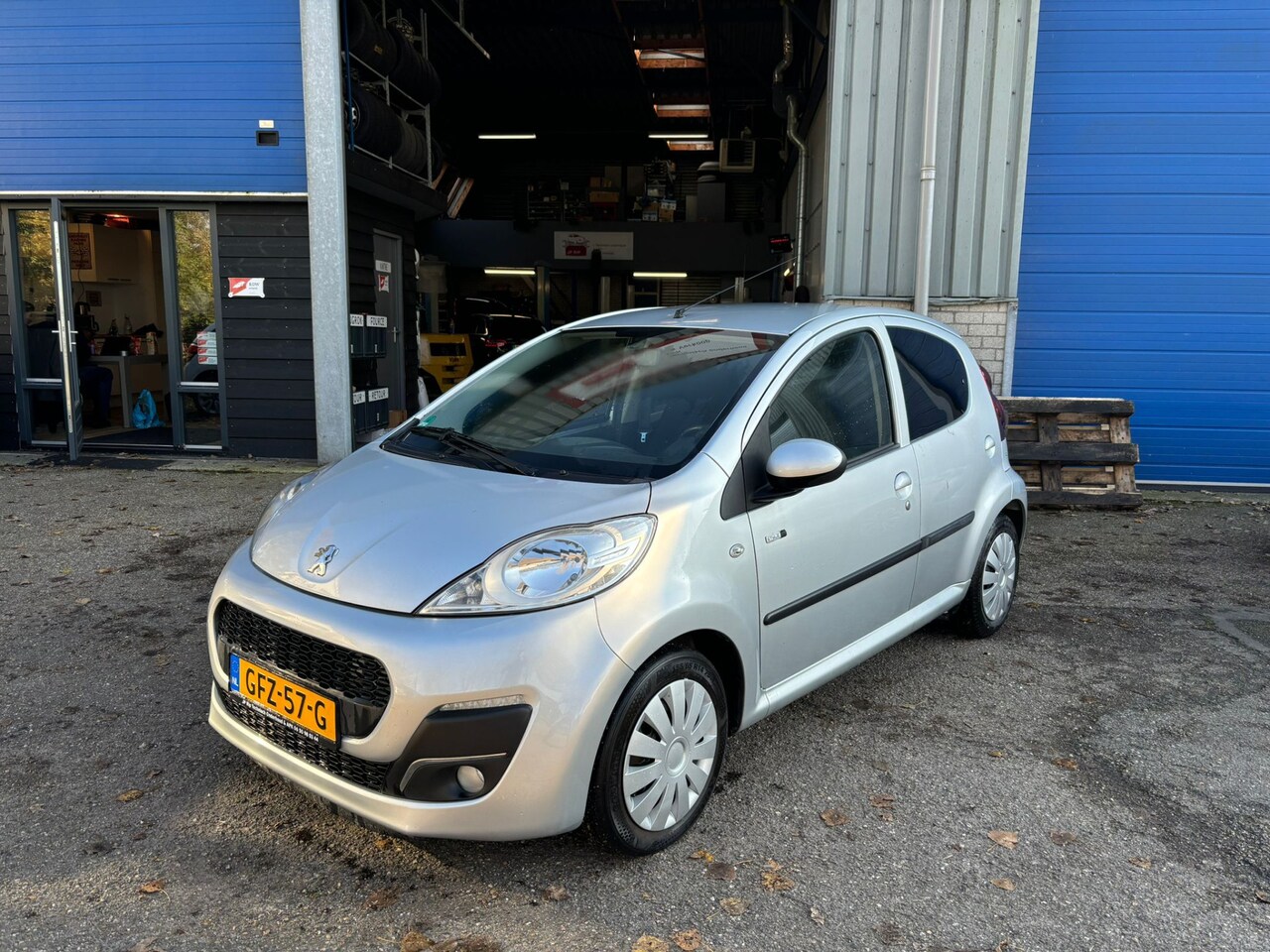 Peugeot 107 - 1.0 Urban Light Accent 1.0 Urban Light Accent - AutoWereld.nl