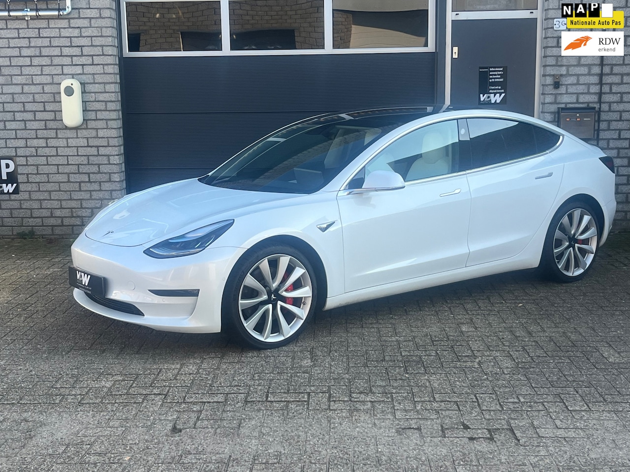 Tesla Model 3 - Performa 463 pk NIEUWE !! H.V BATTERIJ TESLA . - AutoWereld.nl