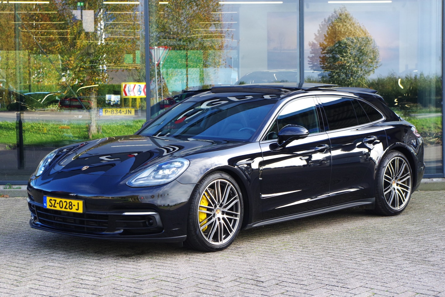 Porsche Panamera Sport Turismo - 3.0 4 3.0 4 330 PK, Luchtvering, Panoramadak, BOSE, Porsche Dynamic LED, 360 Camera - AutoWereld.nl