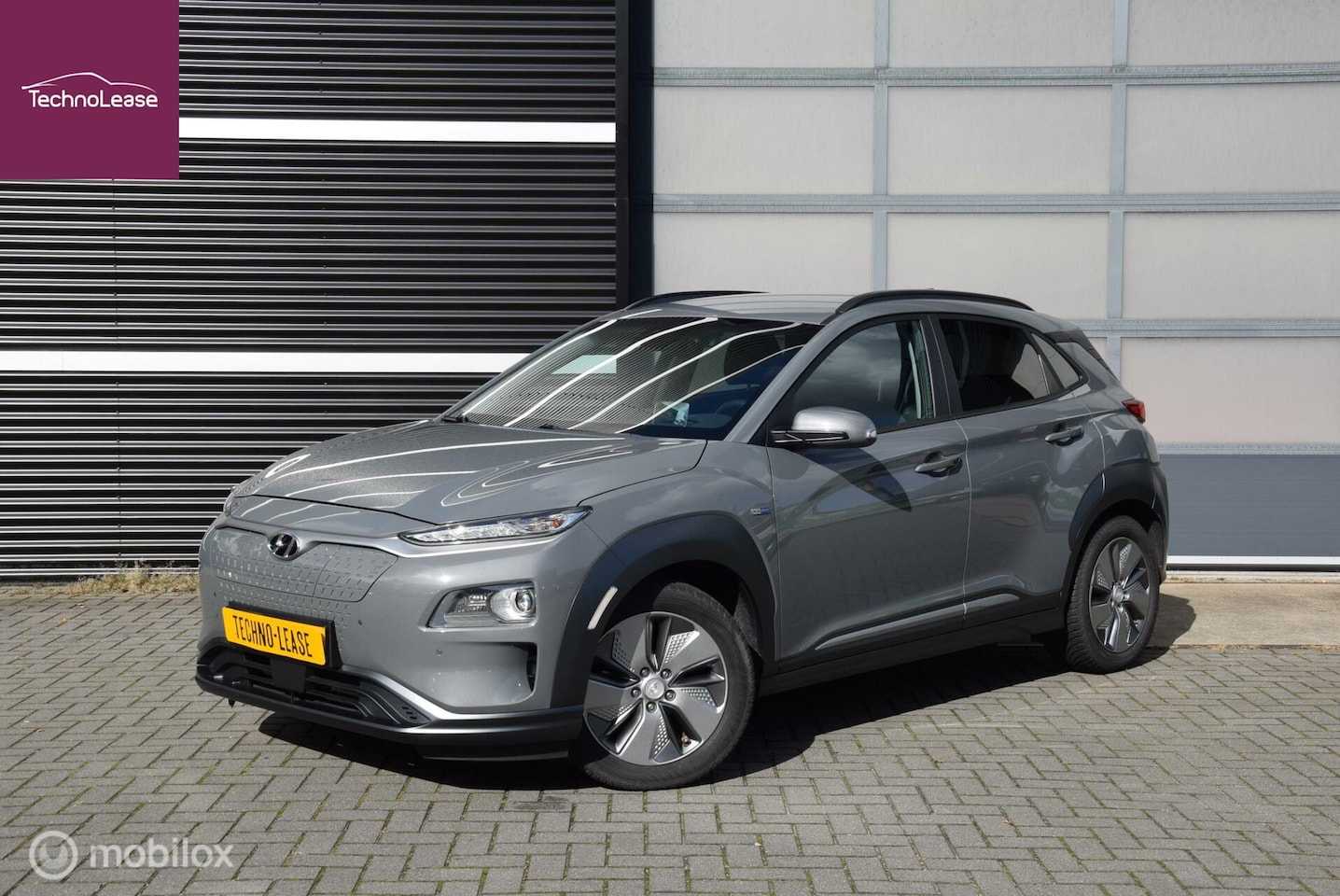 Hyundai Kona Electric - EV Premium 64 kWh & Trekhaak - AutoWereld.nl