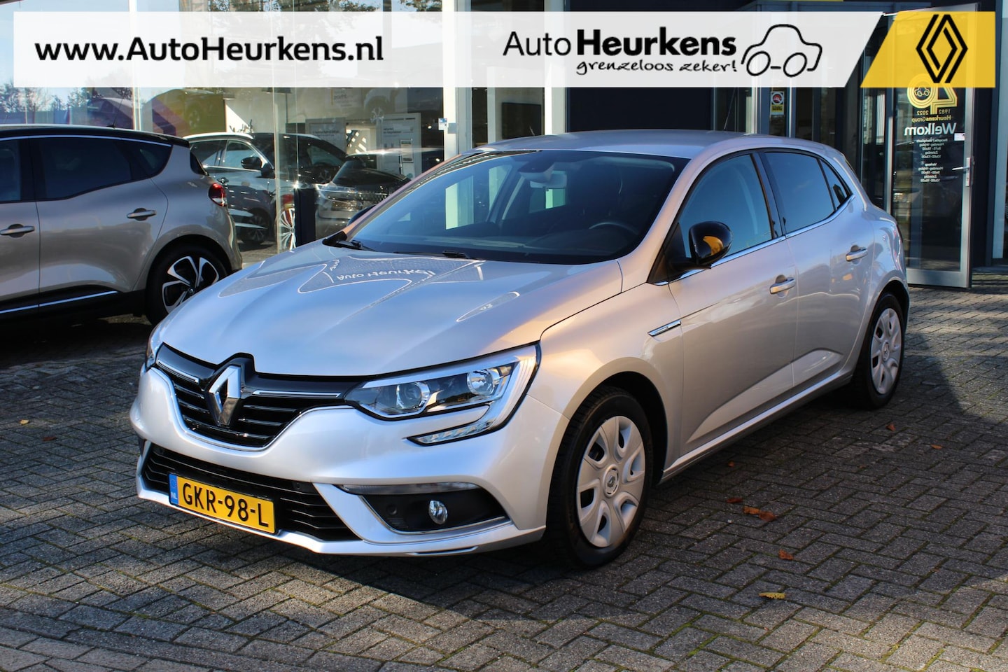 Renault Mégane - TCe 140 EDC (AUTOMAAT) Limited | Dealer-onderhouden | Aantoonbare km-historie - AutoWereld.nl