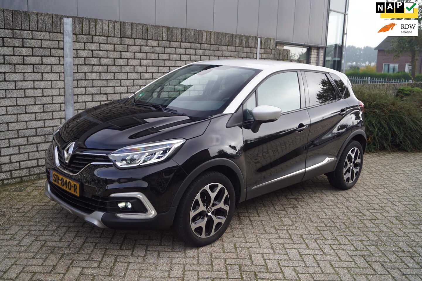 Renault Captur - 0.9 TCe Intens Two Tone Navi Camera Clima Cruise Dodehoek Assist Inparkeer Systeem 2x PDC - AutoWereld.nl