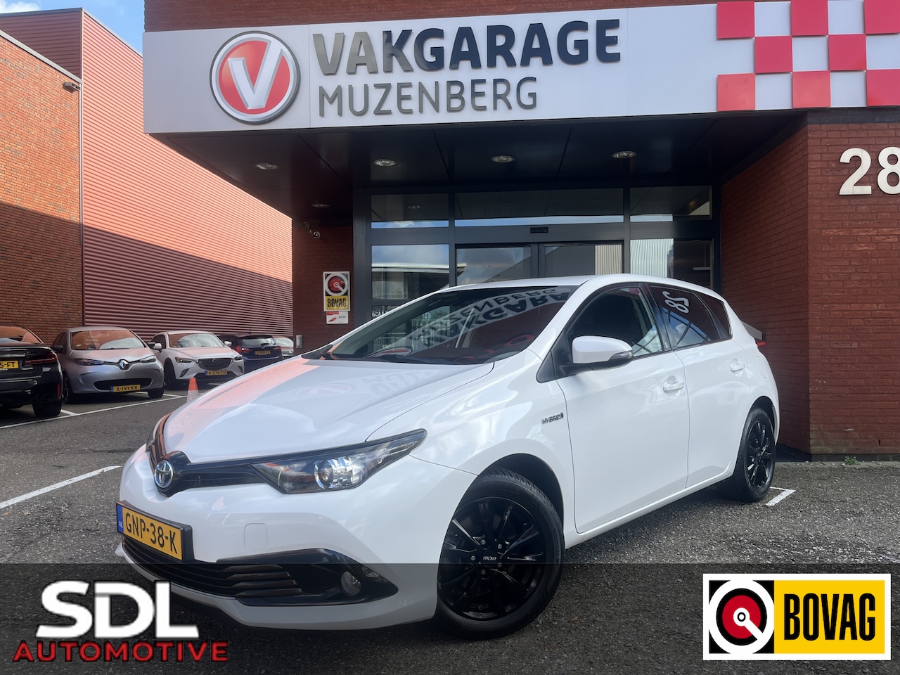 Toyota Auris - 1.8 Hybrid Dynamic // LED // KEYLESS // CAMERA // STOELVERWARMING // CLIMA // NAVI // - AutoWereld.nl