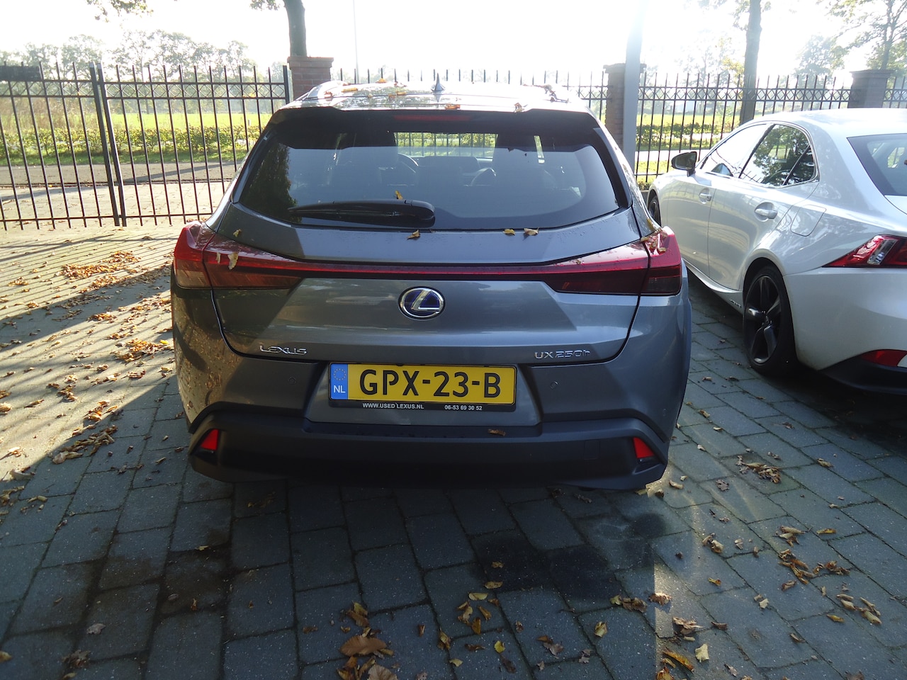 Lexus UX - 250h Comfort Line fonkelnieuwe auto , net 2 jaar oud