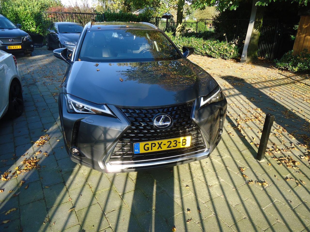 Lexus UX - 250h Comfort Line fonkelnieuwe auto , net 2 jaar oud