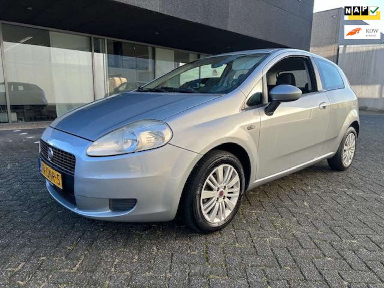 Fiat Grande Punto - 1.4 Dynamic AIRCO BJ 7-2008 APK 8-2025 - AutoWereld.nl