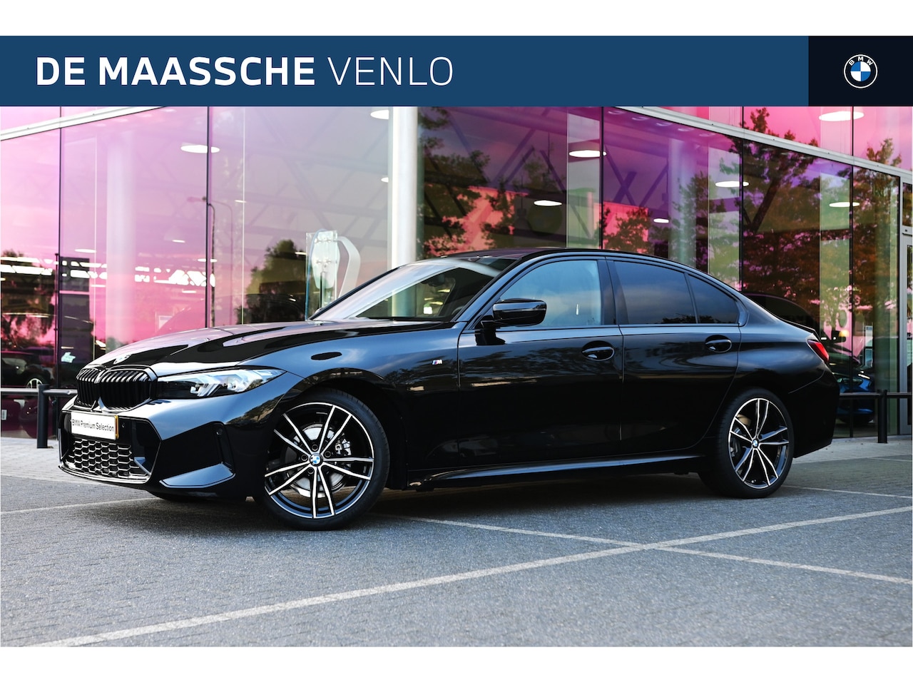 BMW 3-serie - 318i M Sport Automaat / Schuif-kanteldak / Trekhaak / Sportstoelen / Parking Assistant / M - AutoWereld.nl