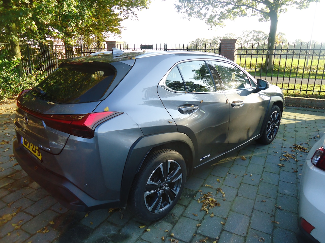 Lexus UX - 250h Comfort Line fonkelnieuwe auto , net 2 jaar oud