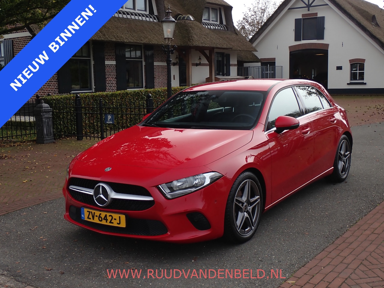 Mercedes-Benz A-klasse - 180 WIDESCREEN / 18'' AMG / SPORTSTOEL / CAMERA+PDC - AutoWereld.nl