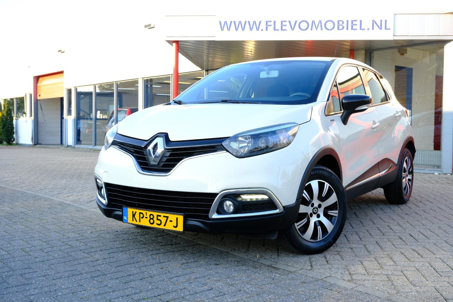 Renault Captur - 0.9 TCe Limited Airco|Navi|LMV - AutoWereld.nl