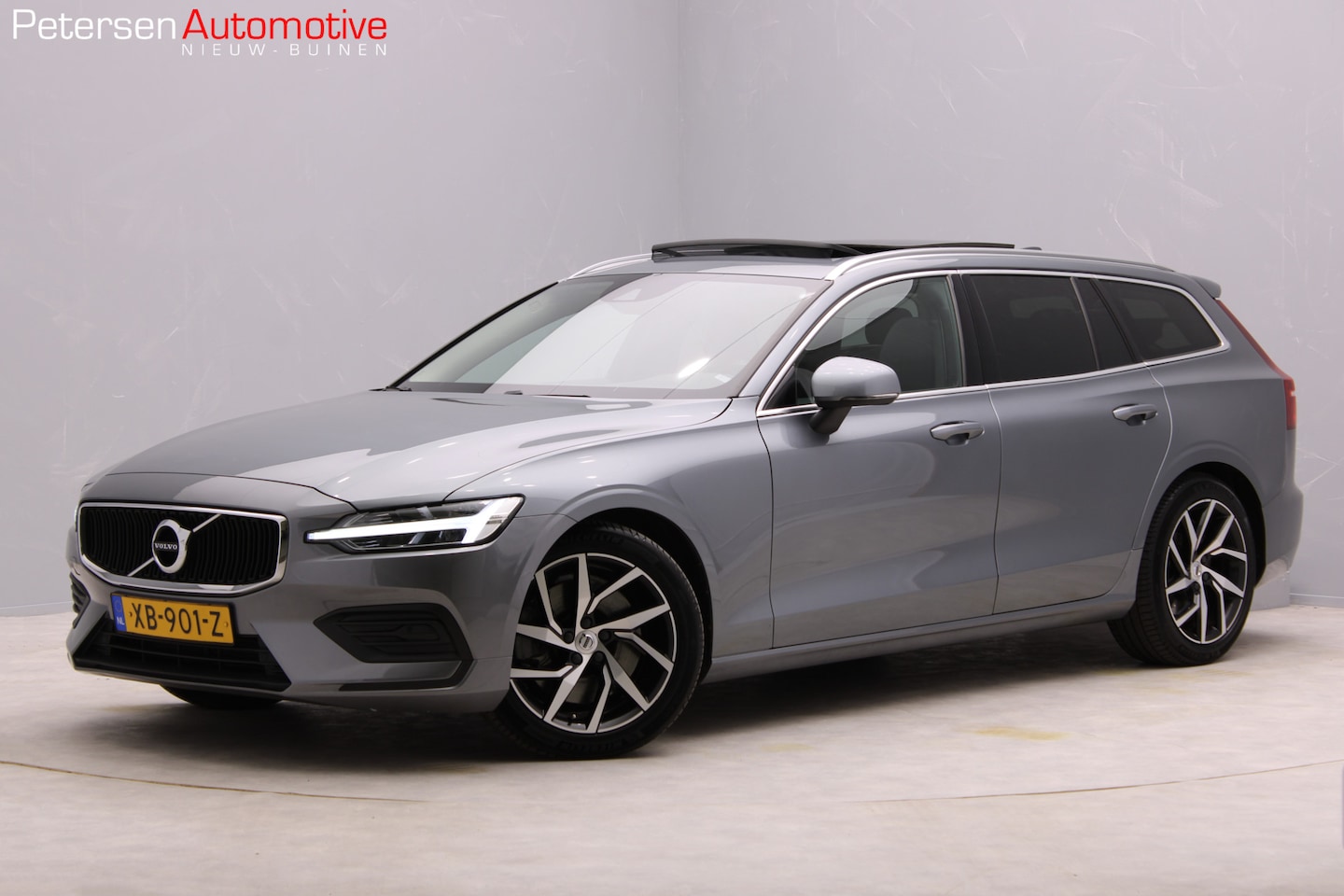 Volvo V60 - 2.0 T5 *Pano* Leder* Elekt. Trekhaak* 250PK* Carpl - AutoWereld.nl