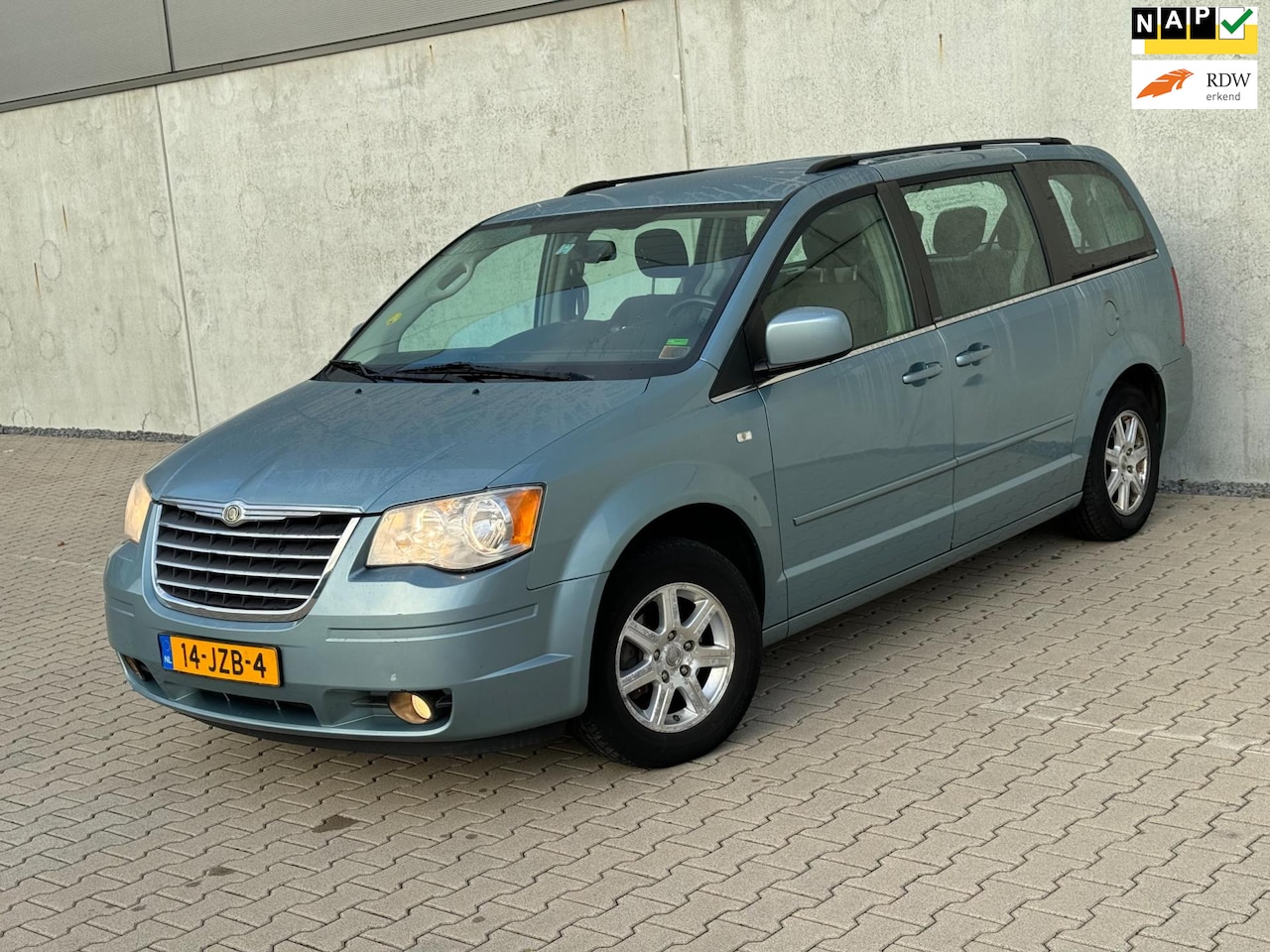 Chrysler Grand Voyager - 3.8 V6 7pers Handbediening Invalide Rolstoellift - AutoWereld.nl