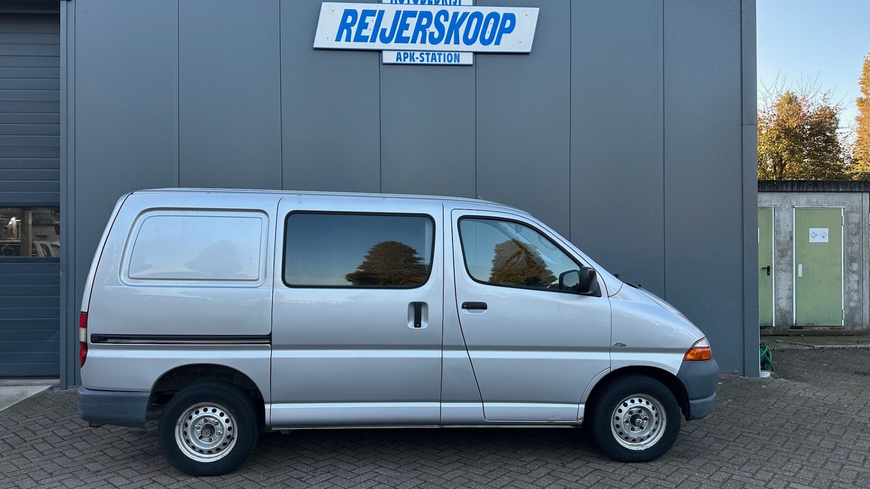 Toyota HiAce - 2.5 D4-D 90 Base - AutoWereld.nl