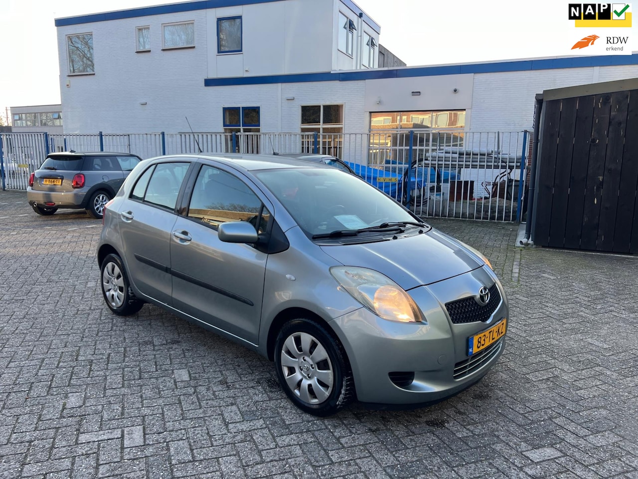 Toyota Yaris - 1.0 VVT-i Sol 1.0 VVTi Sol - AutoWereld.nl