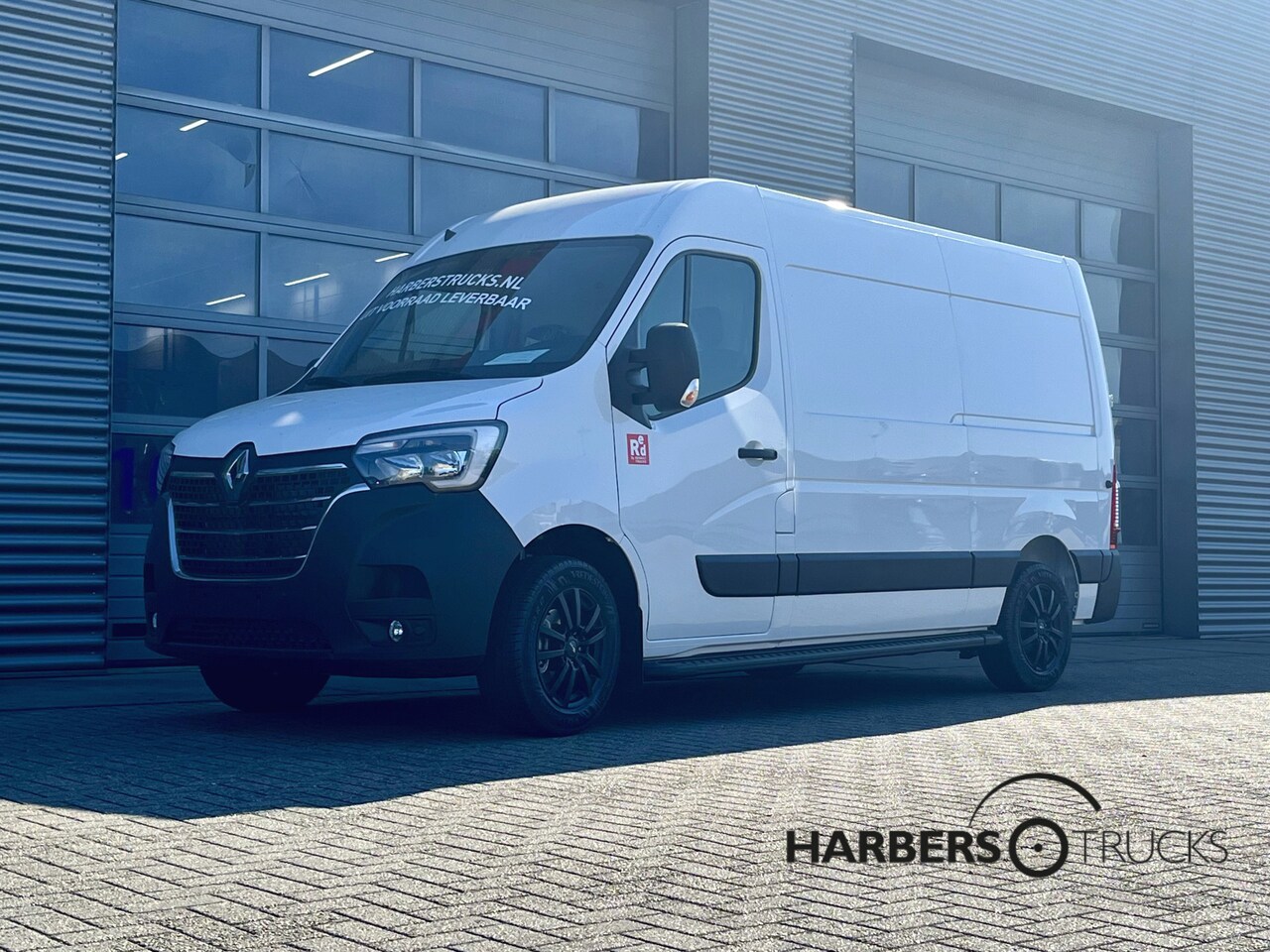 Renault Master - L2H2 150PK Red Edition LM Velgen 17 inch, Sidesteps inclusief ! - AutoWereld.nl