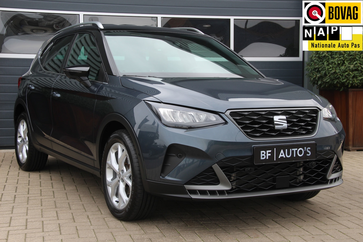 Seat Arona - 1.0 TSI FR Automaat Business Connect LED | Keyless |  ACC | Stoelverw | Camera | DAB | Lan - AutoWereld.nl