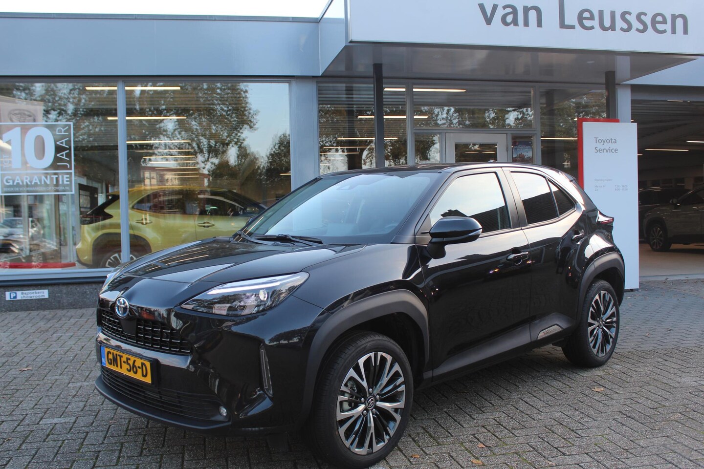 Toyota Yaris Cross - 1.5 HYBRID 115 BUSINESS WISSER/STUUR/STOELVERW. LED KEYLESS DAB LED APPLE/ANDROID PARK.SEN - AutoWereld.nl