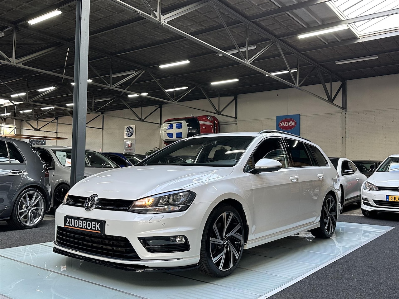 Volkswagen Golf Variant - 1.4 TSI 150PK R-LINE Xenon Clima Airco Afn. Trekhaak - AutoWereld.nl