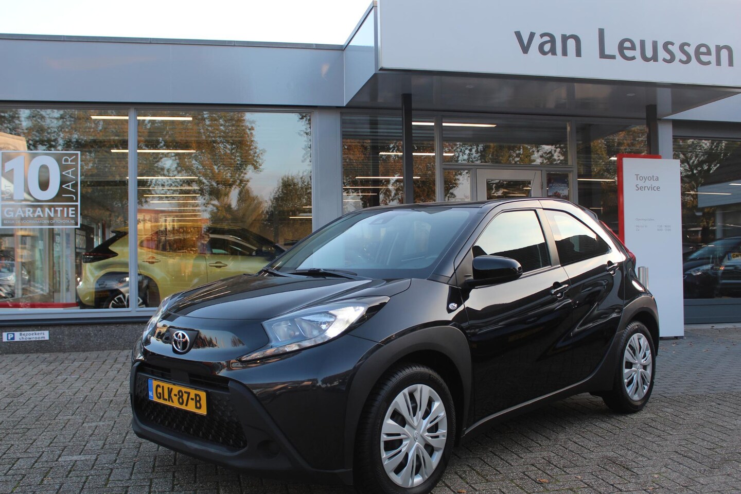 Toyota Aygo X - 1.0 VVT-I MT PLAY AD-CRUISE APPLE/ANDROID AIRCO CAMERA DAB EL-RAMEN & SPIEGELS - AutoWereld.nl