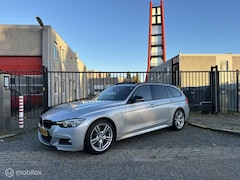 BMW 3-serie Touring - 320i | Trekhaak | HUD | H&K | Cam | NAP | Pano BOM VOLL