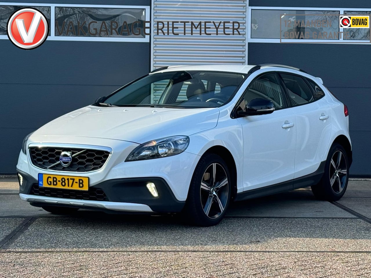 Volvo V40 Cross Country - 1.6 T4 Momentum | Trekhaak | Navi - AutoWereld.nl