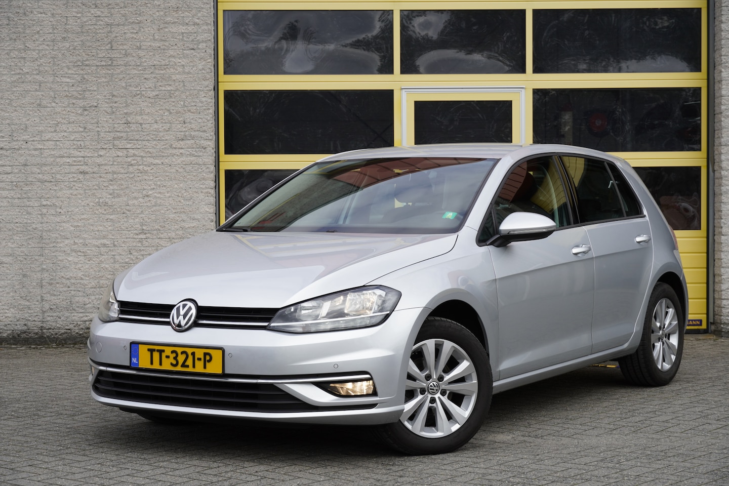 Volkswagen Golf - 1.0 TSI 5drs Comfortline BJ2018 Lmv 16" | Led | Pdc | Navi | Climate control | Cruise cont - AutoWereld.nl