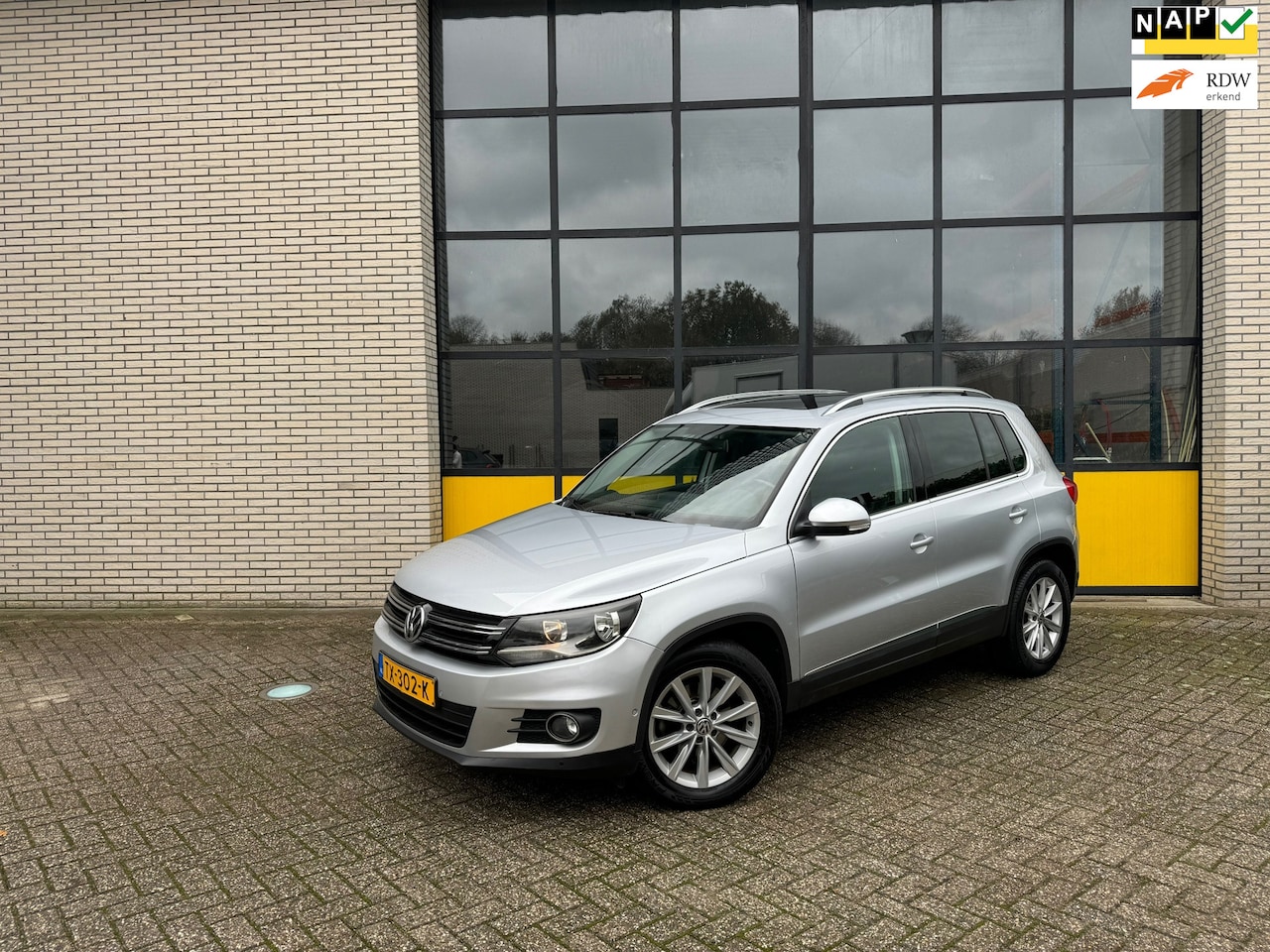 Volkswagen Tiguan - 1.4 TSI R-Line, Leer, Navi, trekhaak & panoramadak - AutoWereld.nl