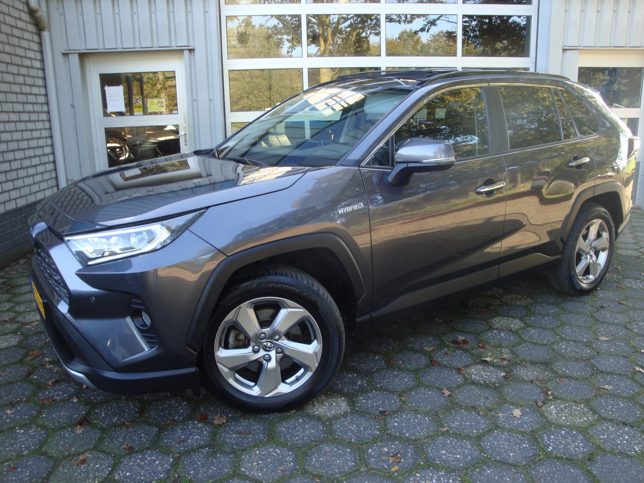 Toyota RAV4 - 2.5 Hybrid Executive / Panoramadak / Lederen bekleding - AutoWereld.nl