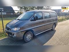 Hyundai H 200 - H200 1999 2.5 DIESEL MANUEEL AIRCO CLEAN