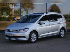 Volkswagen Touran - 1.4 TSI 150 PK Automaat Highline 7p, Panoramadak, Elek. Trekhaak, Adap. Cruise Control, Ke