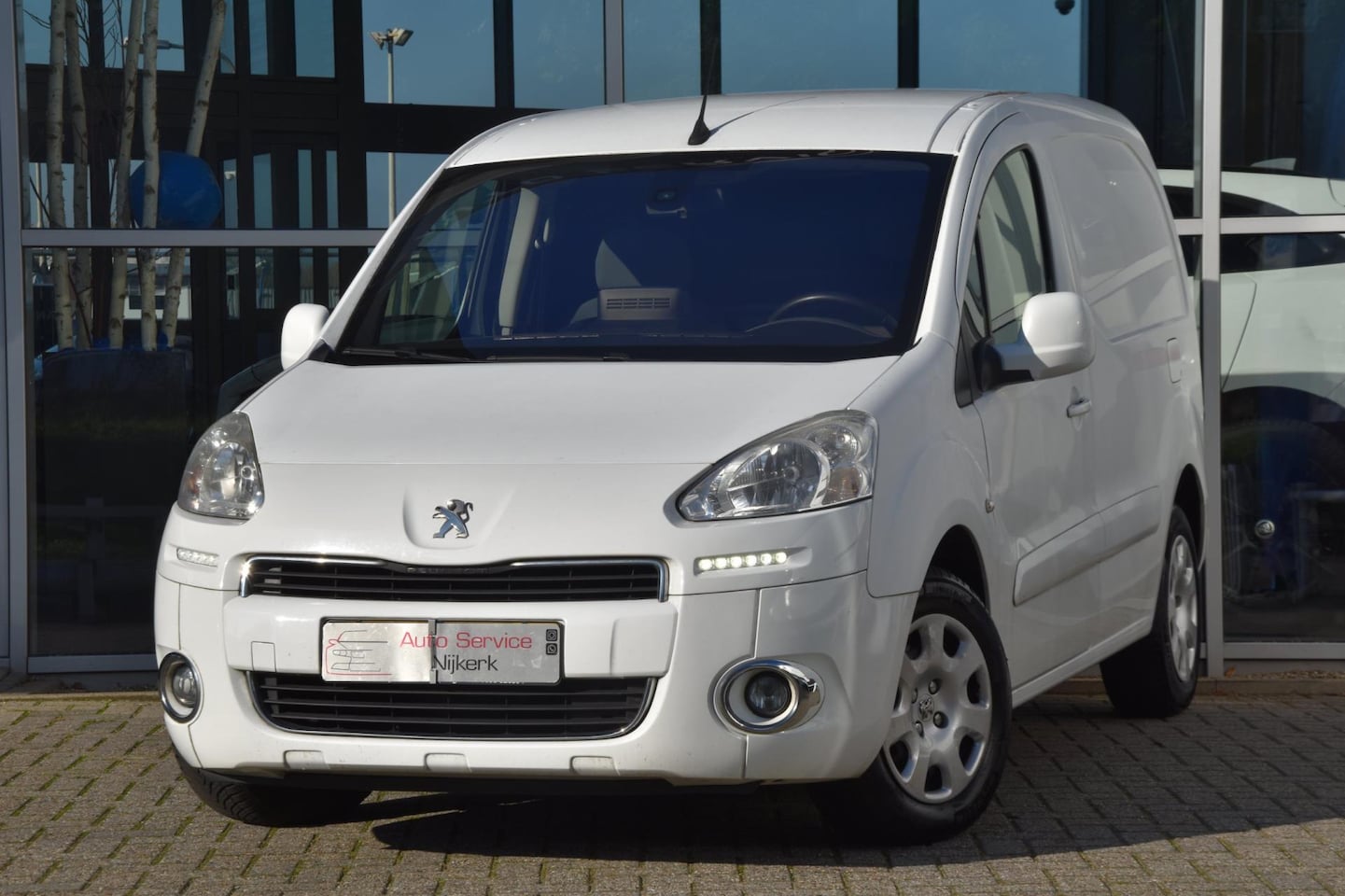 Peugeot Partner - 120 1.6 e-HDI L1 Navteq Airco Pdc Nav. Nette Bestel auto ! - AutoWereld.nl