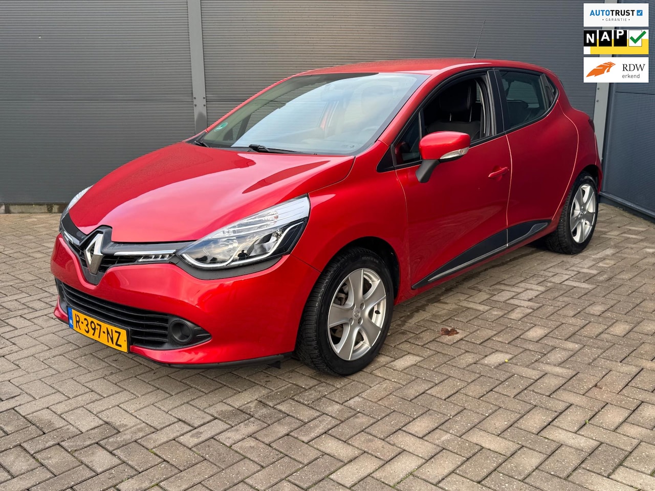 Renault Clio - 1.2 Dynamique / Automaat / Navi - AutoWereld.nl