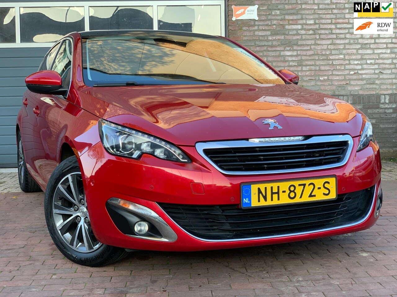 Peugeot 308 - 1.2 PureTech Allure Automaat|Pano.dak - AutoWereld.nl