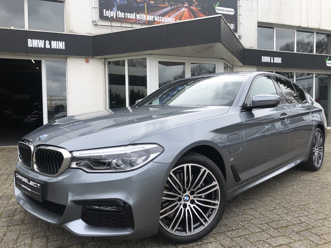 BMW 5-serie - 530e xDrive High Executive M Pakket, Camera, Harman Kardon, Navigatie . Een proefrit lever - AutoWereld.nl