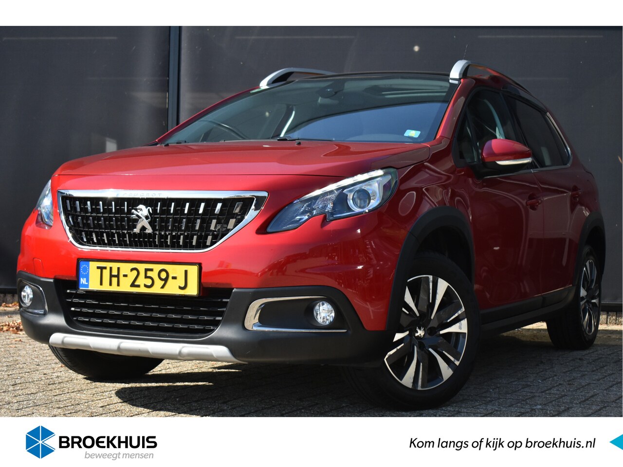 Peugeot 2008 - 1.2 PureTech Allure 110pk | Trekhaak | Navigatie | Panoramdak | Climate Control | Parkeers - AutoWereld.nl