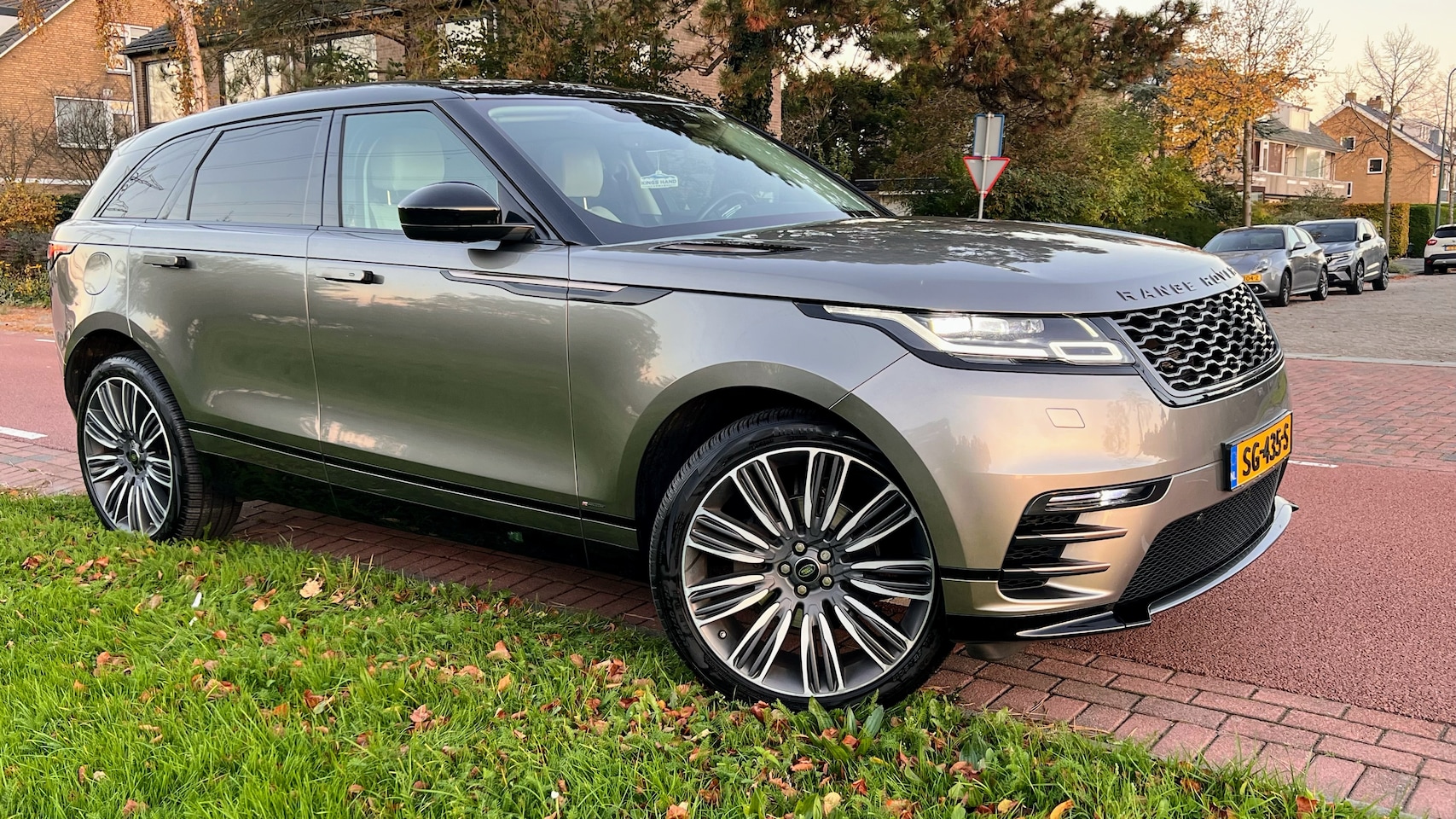 Land Rover Range Rover Velar - 2.0 I4 Turbo AWD R-Dynamic S Met extra set velgen + Winterbanden - AutoWereld.nl