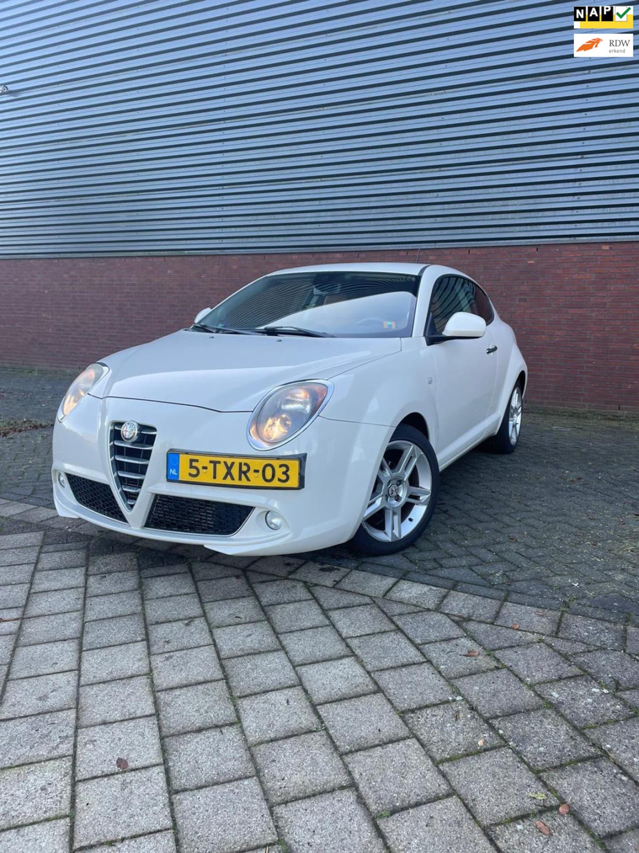 Alfa Romeo MiTo - 0.9 TwinAir Esclusivo met APK en een kleine beurt - AutoWereld.nl