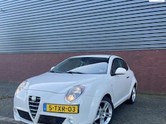 Alfa Romeo MiTo - 0.9 TwinAir Esclusivo met APK en een kleine beurt