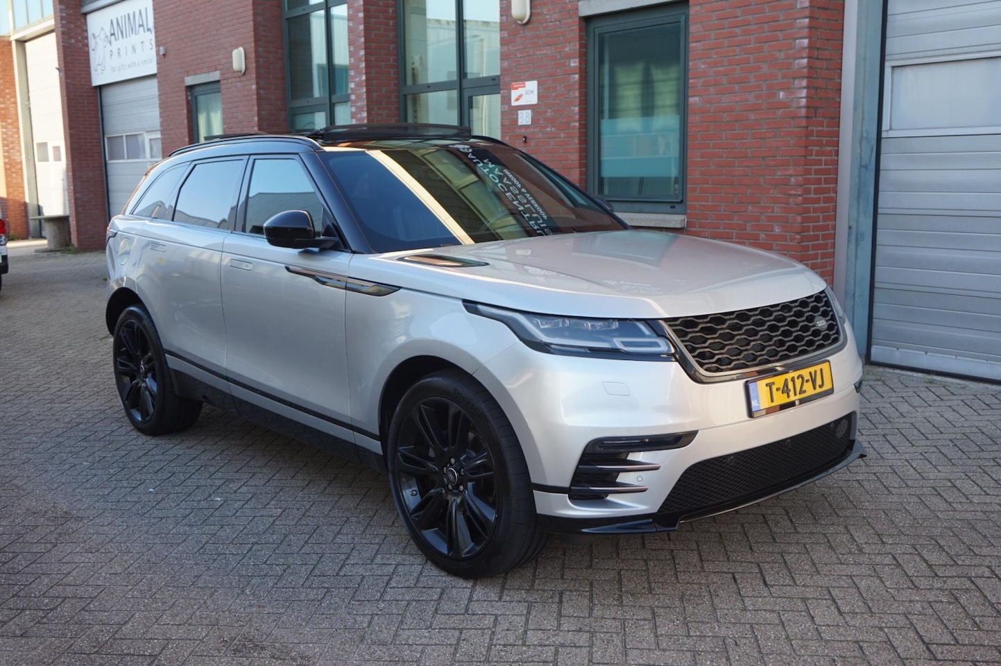 Land Rover Range Rover Velar - 2.0 P250 Turbo AWD R-Dynamic HSE, Pano, Leer ! - AutoWereld.nl