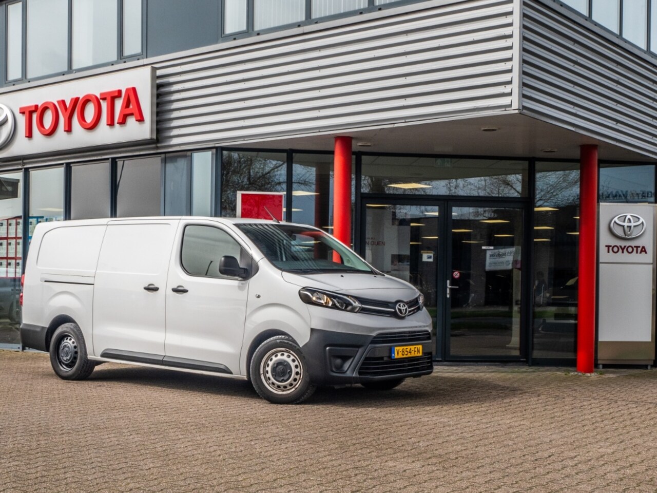 Toyota ProAce Worker - 2.0 D-4D Cool Comfort | L3 | H1 | Trekhaak | Halfleder | Bluetoo - AutoWereld.nl