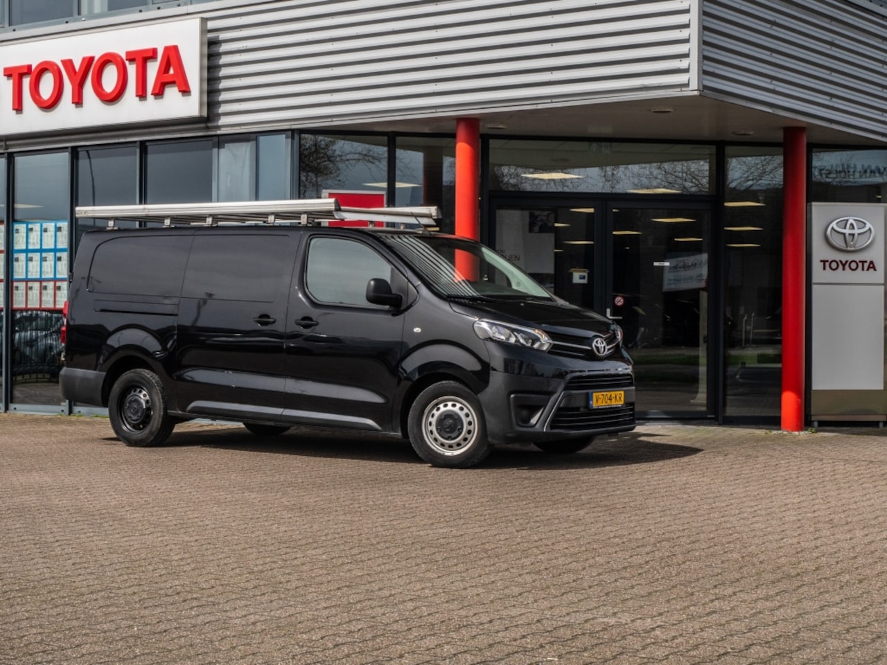 Toyota ProAce Worker - 2.0 D-4D Cool Comfort | L3 | H1 | Halfleder | Bluetooth - AutoWereld.nl