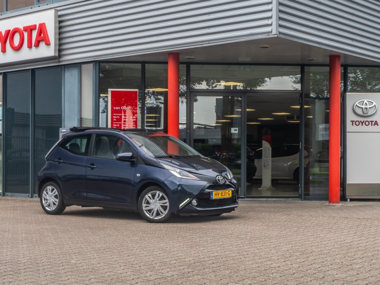 Toyota Aygo - 1.0 VVT-i x-wave | Cabrio | All-season | Navigatie | Half-Leder - AutoWereld.nl