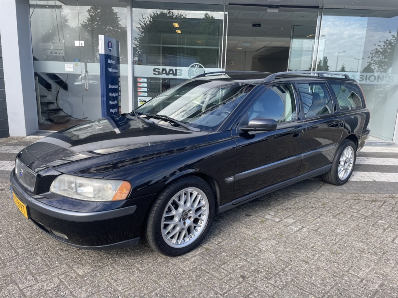 Volvo V70 - 2.4 D5 2.4 D5 - AutoWereld.nl