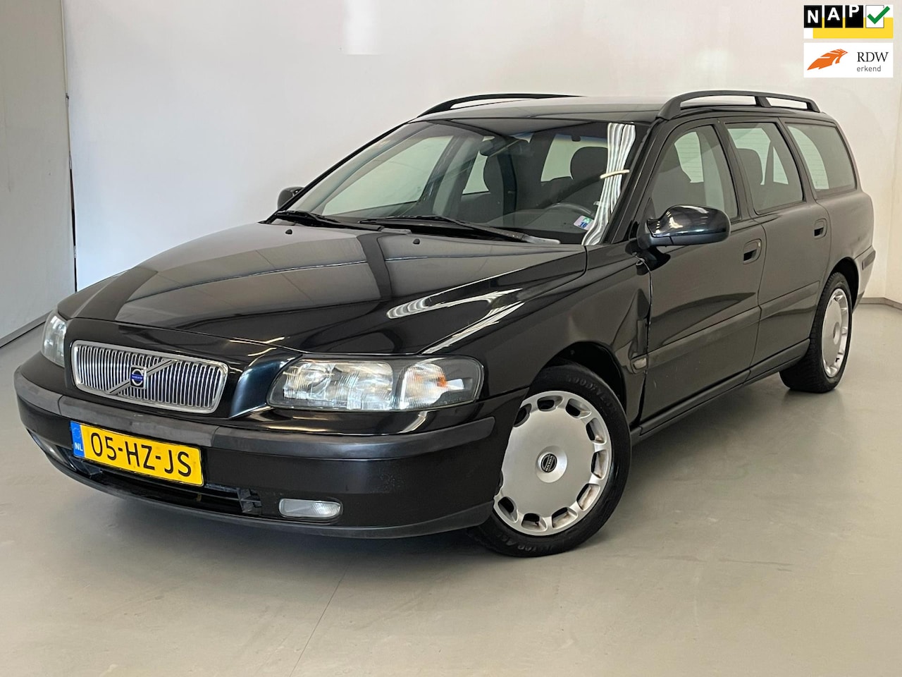 Volvo V70 - 2.4 Turbo 200pk Automaat / Export / Trekhaak - AutoWereld.nl